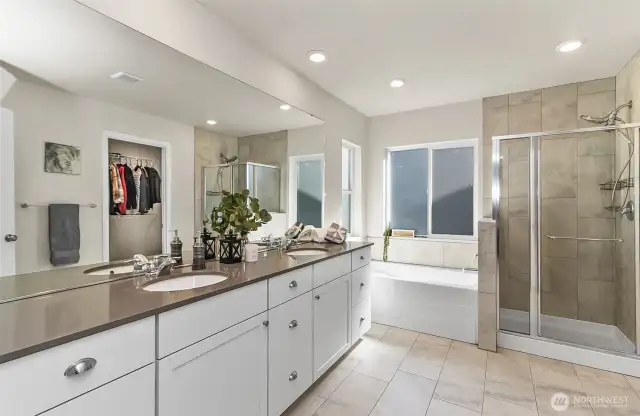 ahhhhh this is so beautiful and elegant - lots of room to get ready!