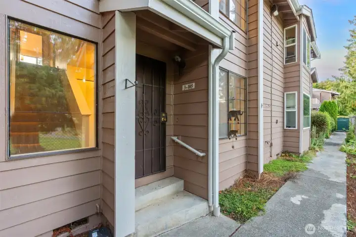 Prime location near Paine Field Airport, Boeing, bus lines, I-5, Mukilteo, shopping, restaurants, future light rail, and Walter Hall Park, which offers baseball, soccer & softball fields along with a playground and skate park.