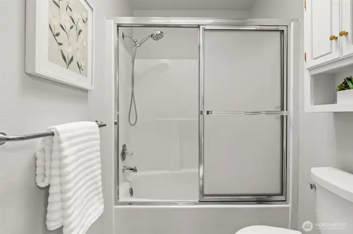 Bright white finishes throughout the bathroom enhance its sense of cleanliness and brightness.
