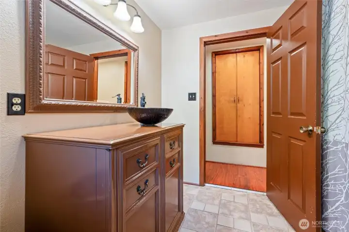 Full Bathroom on Main Floor