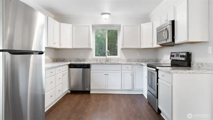 Updated large kitchen w stainless steel appliances