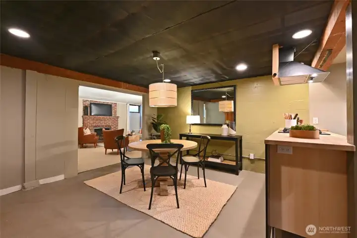 Ceiling height is good here too.