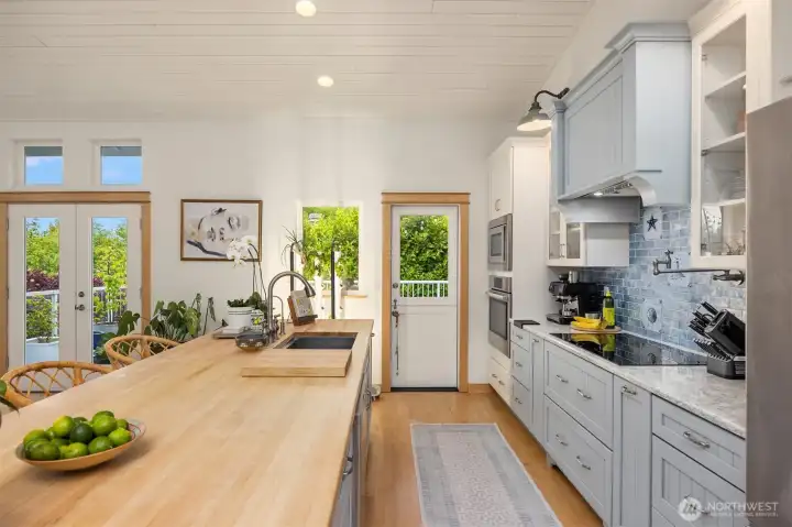 perfect prep space for the chef in the house!