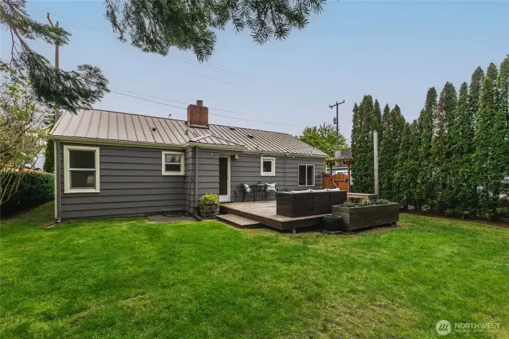 Shows more of the oversized rear yard.... Plenty of room to toss a ball or for fido to run