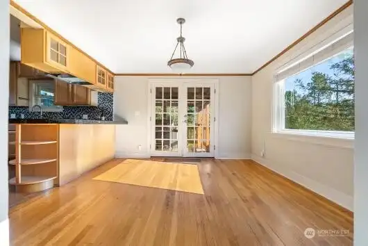 dining room leading to back deck