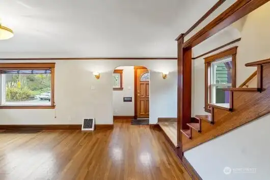 Livingroom to upstairs