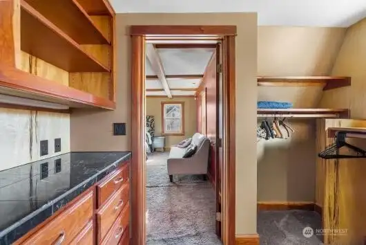 Walk in closet