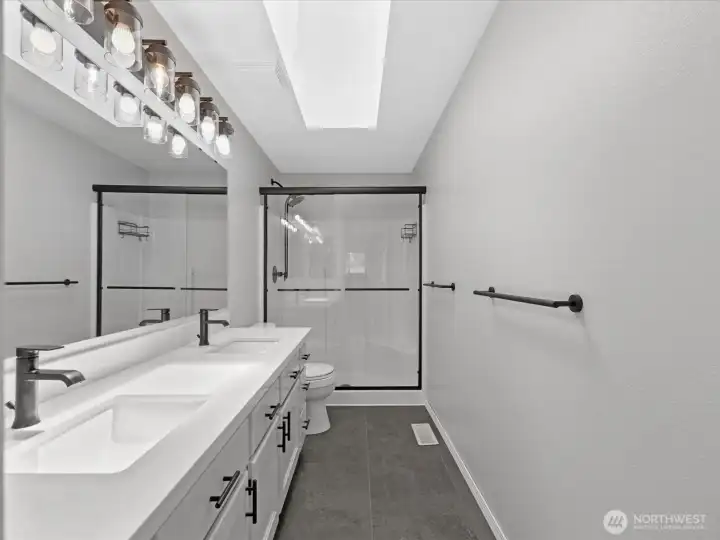 Primary En-suite bathroom