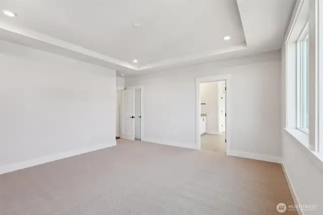 Primary bedroom offers an oversized walk-in closet and 5-piece ensuite bathroom.
