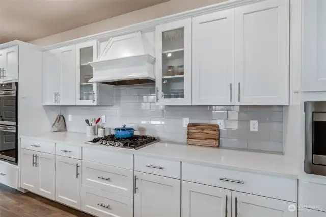 Gas cooktop and smart layout create a fantastic workspace for gourmet home cooking.