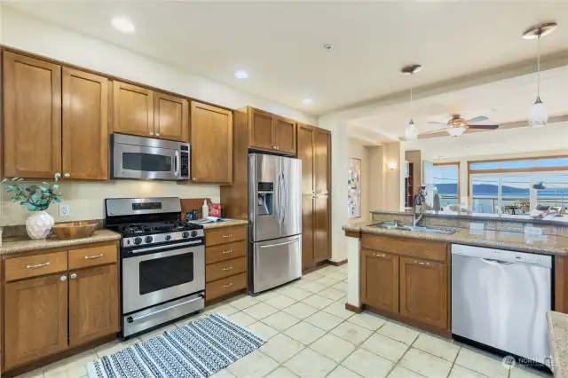 Stainless steel appliances and granite countertops make this space a delight to cook in!