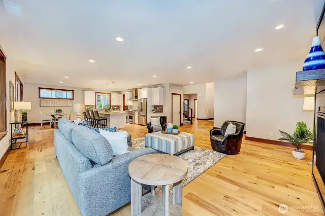 Soaring Ceiling & Large Windows Throuhgout The Home.