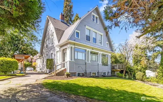 Highly sought after Port Gardner Neighborhood