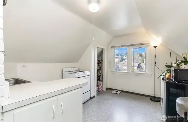 Petite but functional kitchen #5