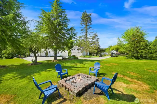 It'll be tough to find flatter, sunnier, quieter, and more secure acreage than this!