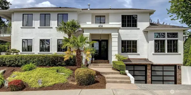 Refined living nestled in the heart of Kirkland! Custom built residence for the modern lifestyle! Perfectly located just 4 blocks to Downtown Kirkland! Close to freeways and major employers!