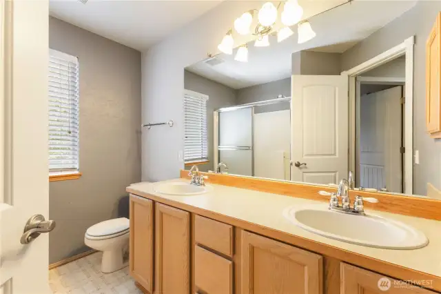 Upstairs hall bath
