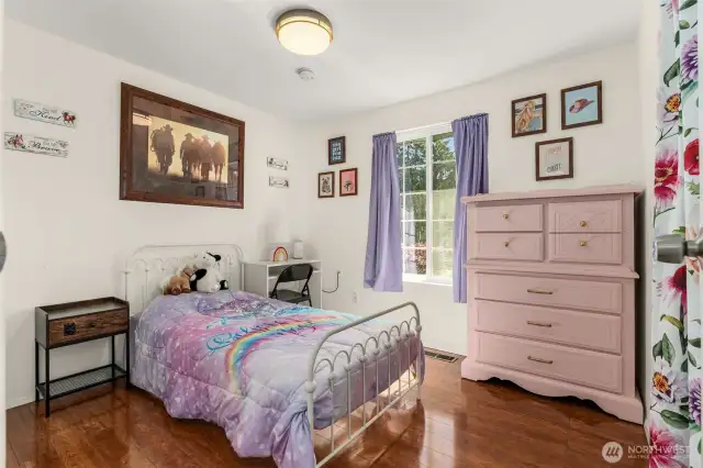 2nd Bedroom, Upstairs