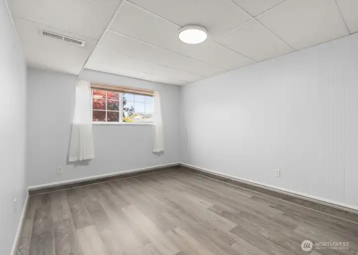 4th Bedroom, in the lower level has new flooring