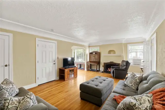 ~Spacious Living Room with Gas Fireplace~