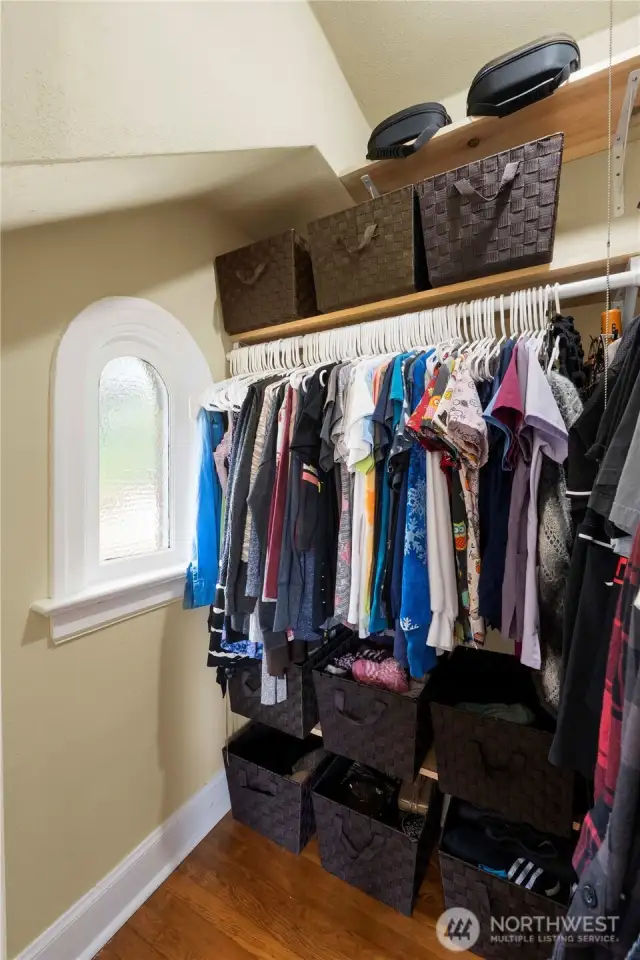 ~Primary Closet~