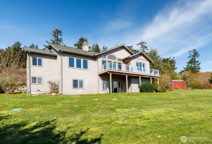 Cascade Custom Homes designed this house for luxurious, comfortable island living.