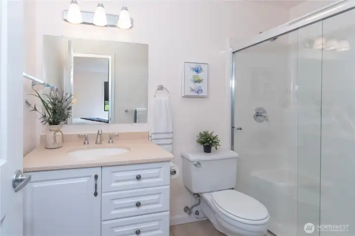 A pristine bath area.