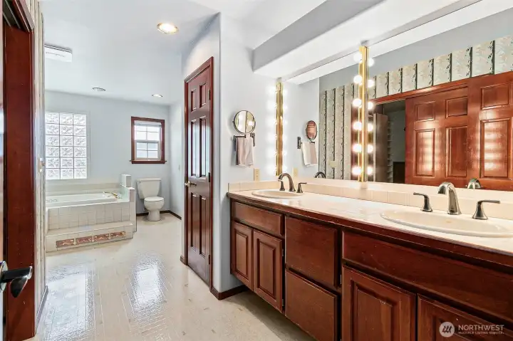 Main Bedroom Bathroom
