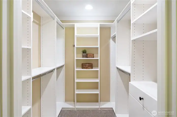 Primary suite closet