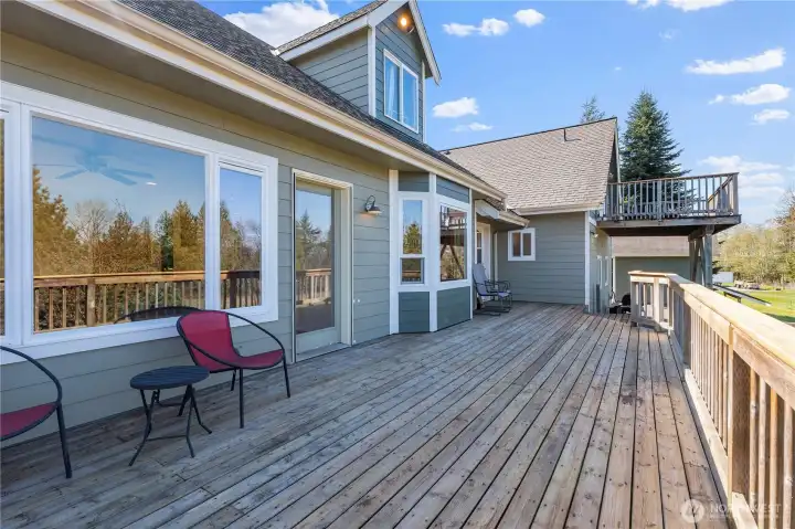 Upper deck to the bonus room/4th bedroom