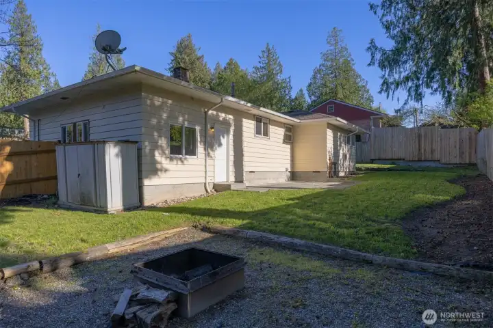 Looking at the rear yard from the northwesterly corner.
