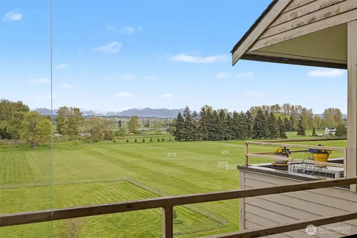 Deck with mountain views, can be enclosed by screen.