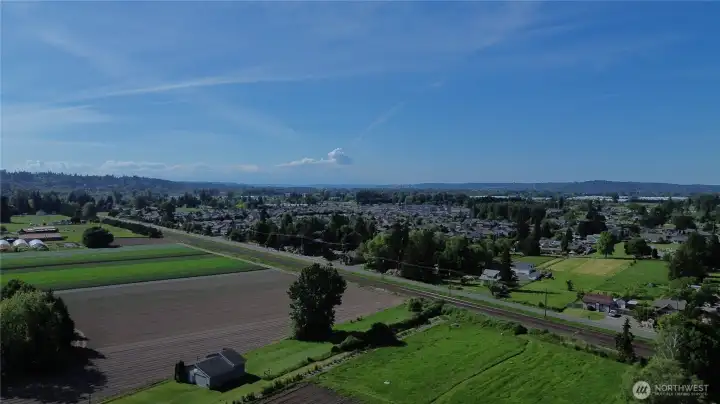 Close to shopping and dining, while also surrounded by nearby farms Close to shopping and dining, while also surrounded by nearby farms