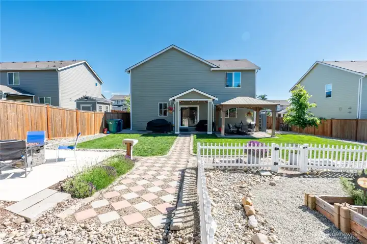 Backyard has many upgrades!!