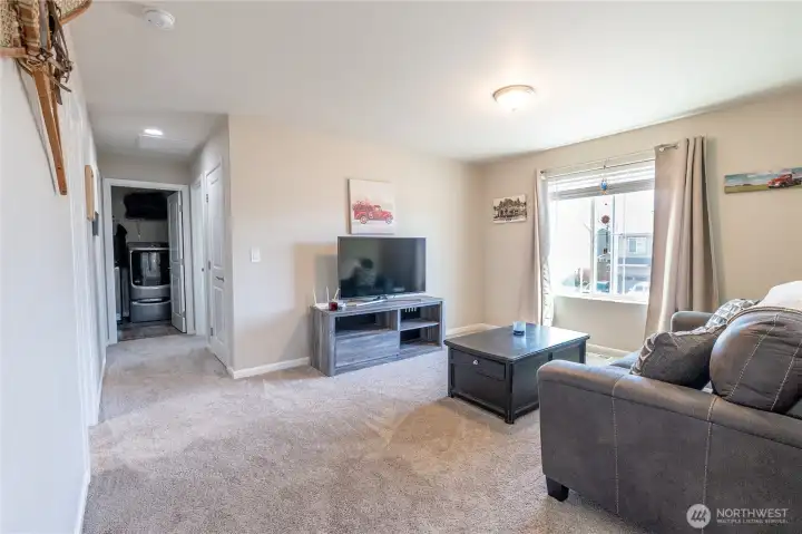 Upstairs bonus area with great views of the mountains!