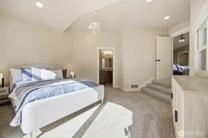 Addtl bedroom with ensuite bath and walk in closet.