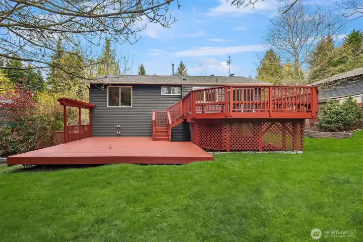 Large Entertainers Deck - Plumbed with Gas