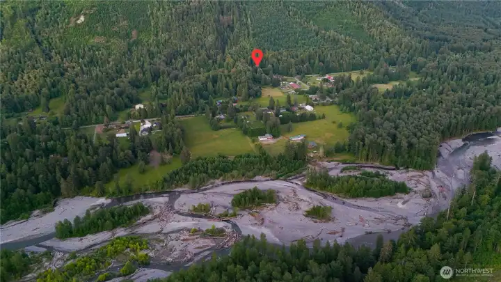 Enjoy a spectacular setting near the river corridor, where mountain views, wildlife, and recreation are all part of daily life. Enjoy a spectacular setting near the river corridor, where mountain views, wildlife, and recreation are all part of daily life.