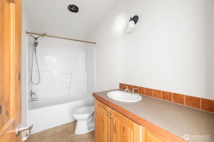 Full Bath Full Bath