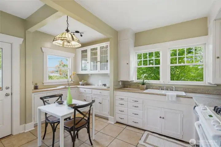 Large workable kitchen with plenty of space for a kitchen table