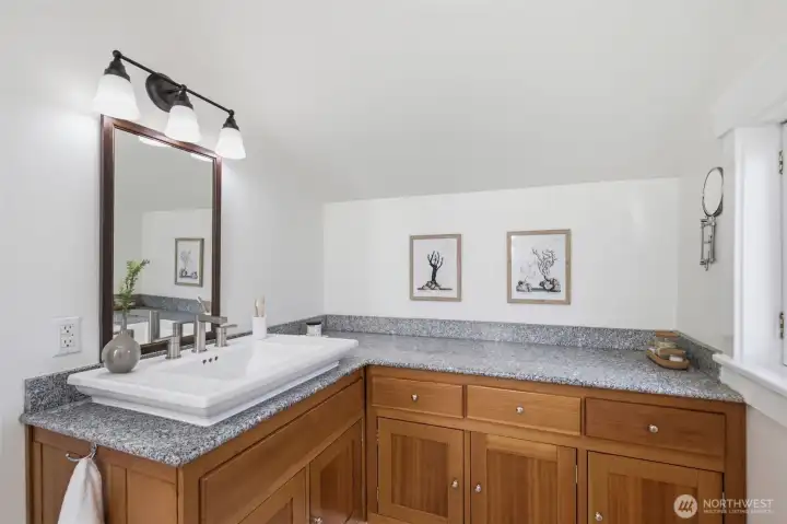 Primary bedroom bathroom