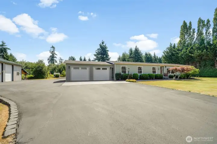 Come on out to see if this is the perfect home for you! Come on out to see if this is the perfect home for you!