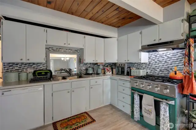 ALL appliances stay!