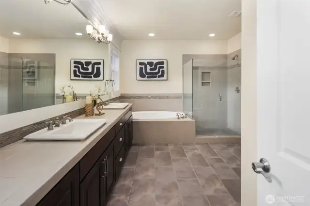 Primary ensuite with 5-piece spa bath.