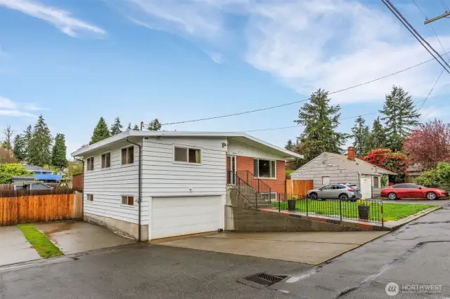 This home is nice and quiet with the Port Package installed in 1997.
