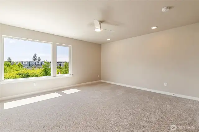 Large primary with ceiling fan