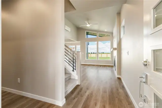 Entry invite you into the open living/kitchen/dining space