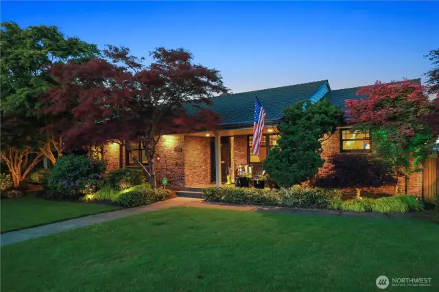 Welcome to 819 Hoyt Avenue!