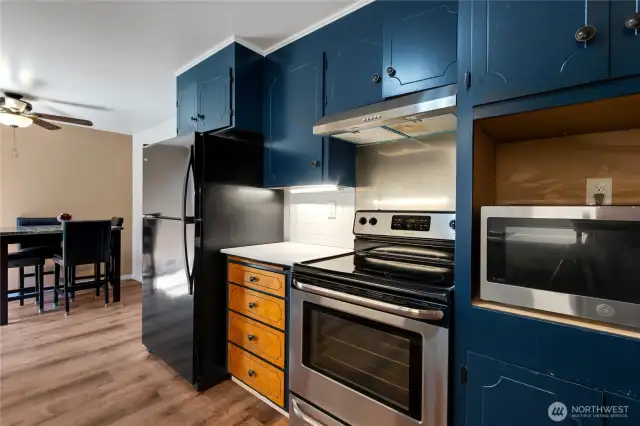 All appliances stay.