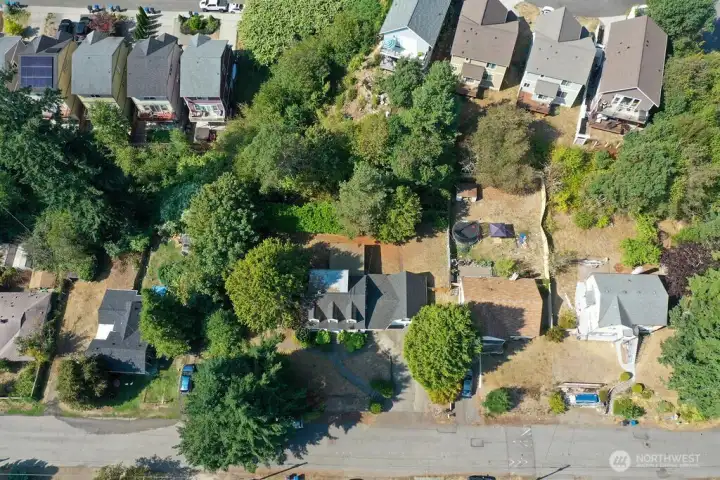 Showing some newer townhomes surrounding this property.
